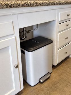 Compact dual trash & recycling bin