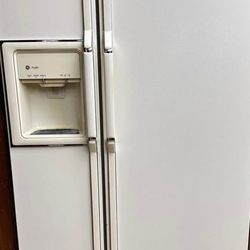 CAN DELIVER UNLOAD & HOOK UP FOR $25 GREAT WORKING GE PROFILE SIDE BY SIDE REFRIGERATOR WATER & ICE IN DOOR