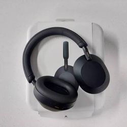 Sony XM5 Headphones