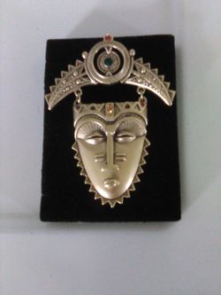 Avon African Mask Pin