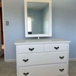 White Wood Dresser With Mirror 
