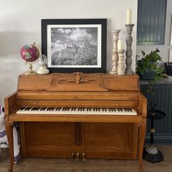 Upright piano