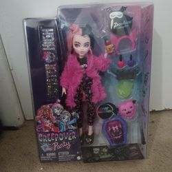 G3 Drackulora Creepover Party