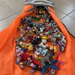 Assortment Of Characters w/ Storage 