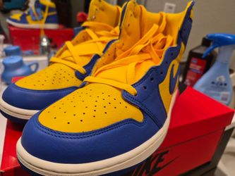 Jordan Retro 1 High Og reverse Laney size 10.5 men 12.0 women