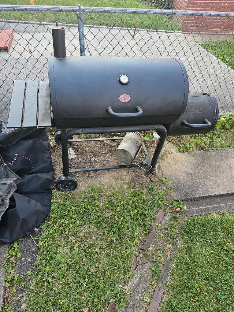 Char-Griller BBQ Grill-Smoker (lightly used) $400 or best offer!