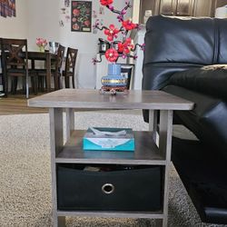 Set of 2 Wooden Side Tables