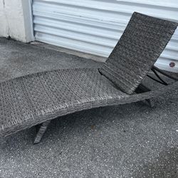 Grey All Weather Resin Woven Wicker Foldable Chaise Lounge Pool Sun Chair! Good condition! Delivery Available!  80x28in 