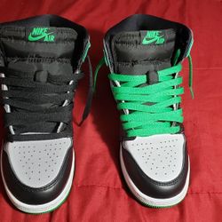 Nike Air Jordan 1 Retro High OG ‘Lucky Green’ Size  5.5y (YOUTH)