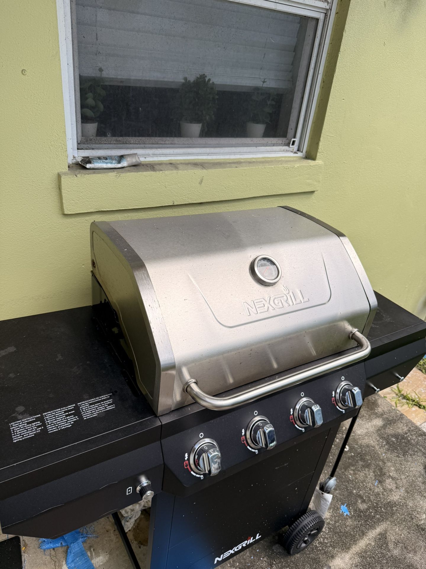 Nexgrill 4 Burner Propane Barbecue Grill