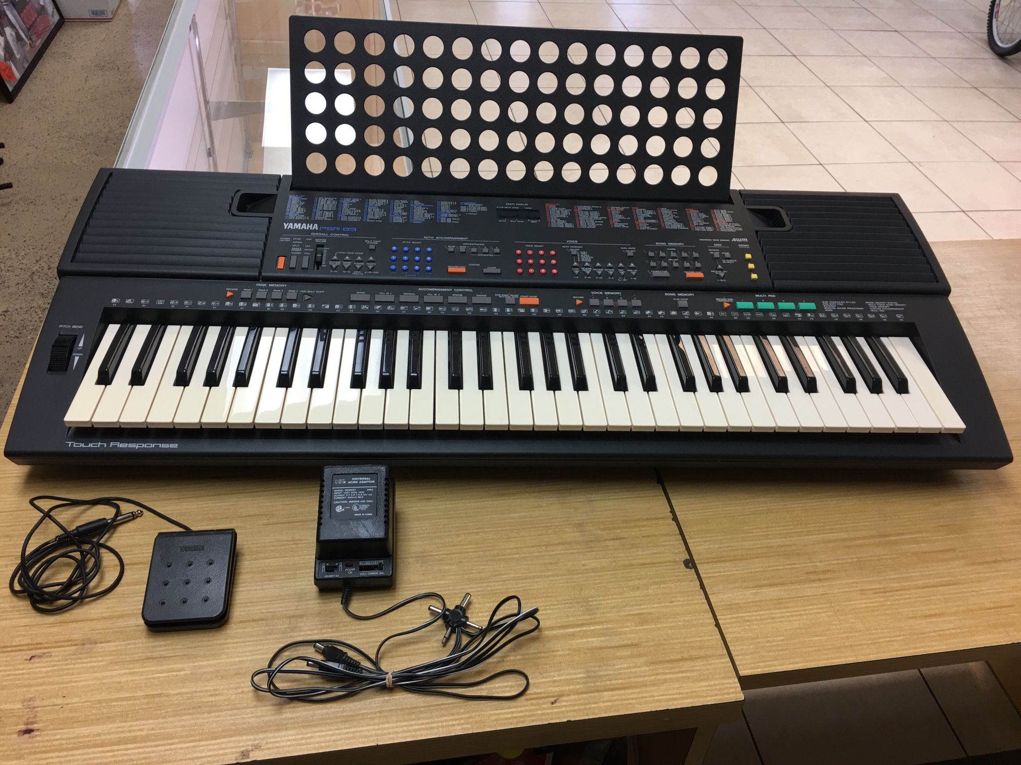 Yamaha PSR-85 61 Key Full Size Touch Sensitive Keyboard