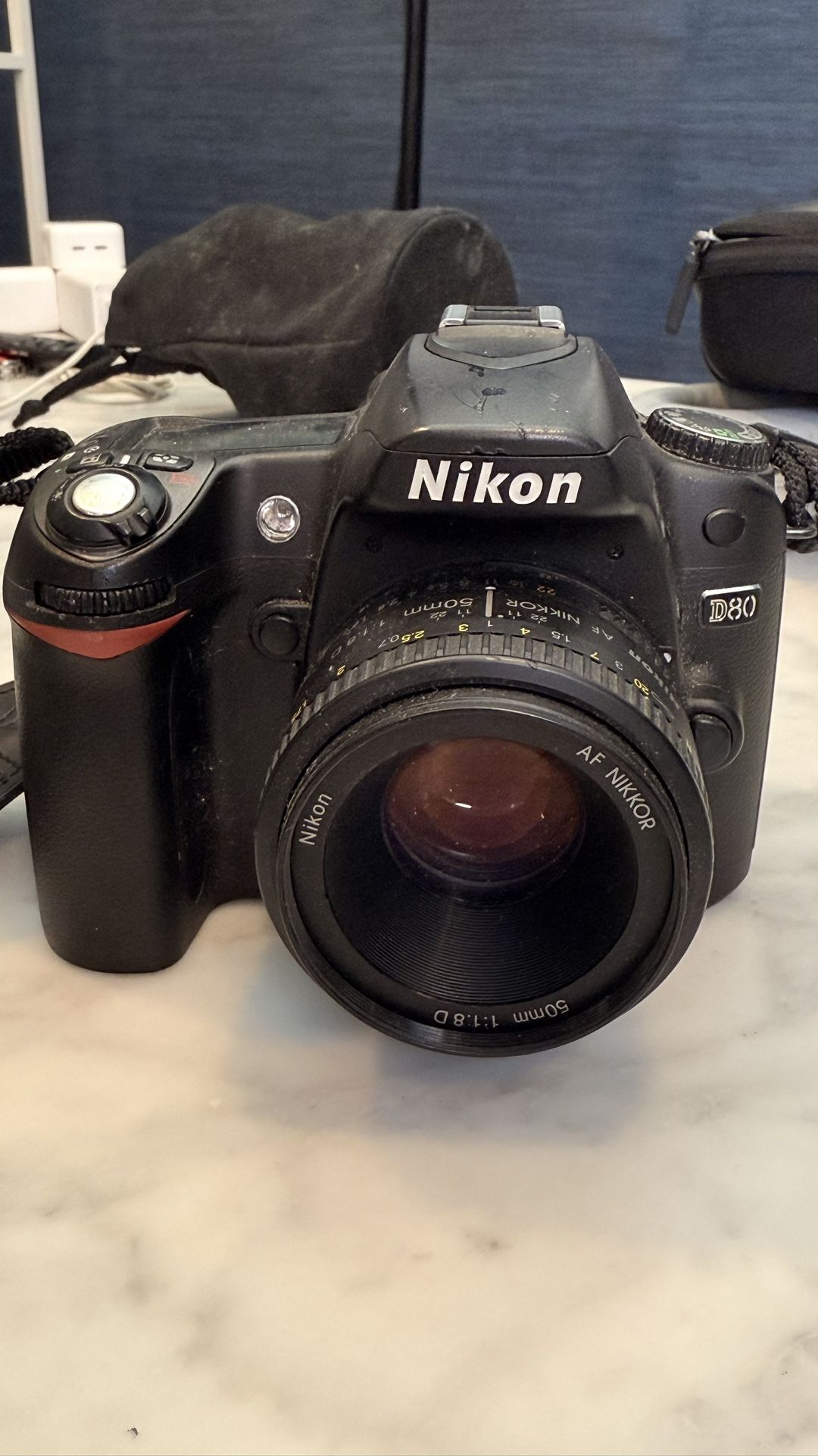 Nikon D80 10.2MP Digital SLR Camera Kit with 18-200mm AF-S DX Zoom-Nikkor Lens