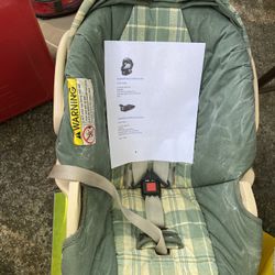 Graco Infant Car Seat with 2 Bases
