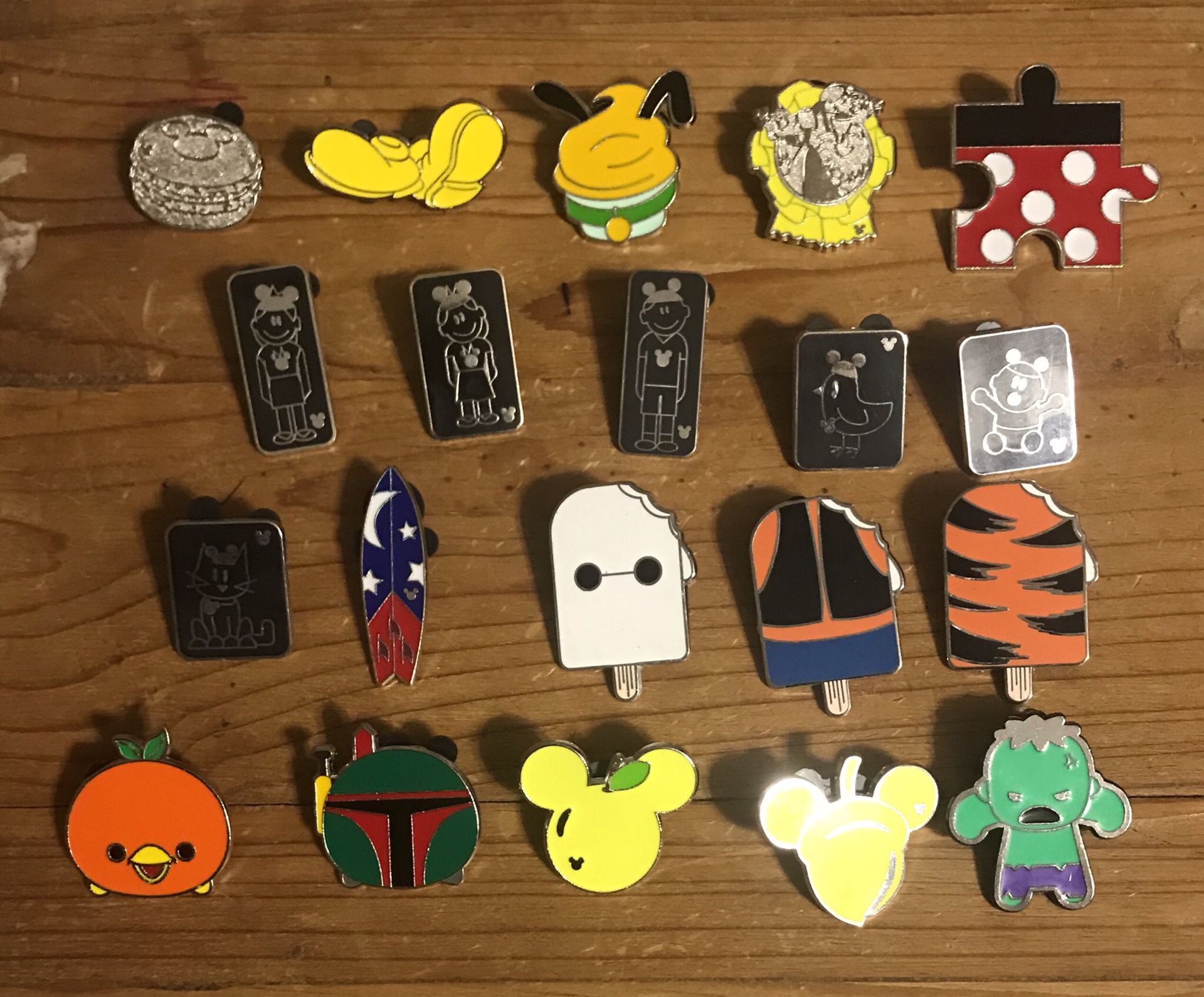 Disney Trading Pin Lot 20 random Pins hidden mickeys
