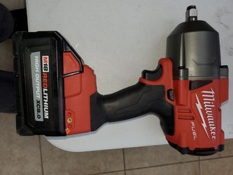 BRAND NEW MILWAUKEE FUEL 1/2" IMPACT WITH 8.0 HIGH OUTPUT BATTERY AND CHARGER 240$ OR 140$ TOOL ONLY