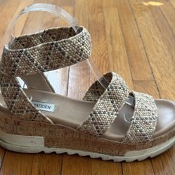Steve Madden Bandi Textured Upper Strappy Beige Platform Sandals, size 6.5