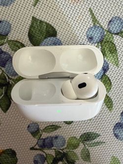 Right AirPod Pro 1st gen & case