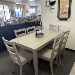 Dining set with 6 chairs and table 
