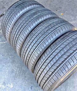 Set 235/55-20 Goodyear con el 80% de vida