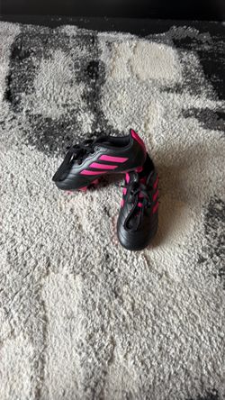 Girls cleats
