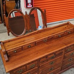 Complete Bedroom Set Like New