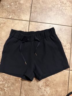 Lululemon women’s black shorts size 4