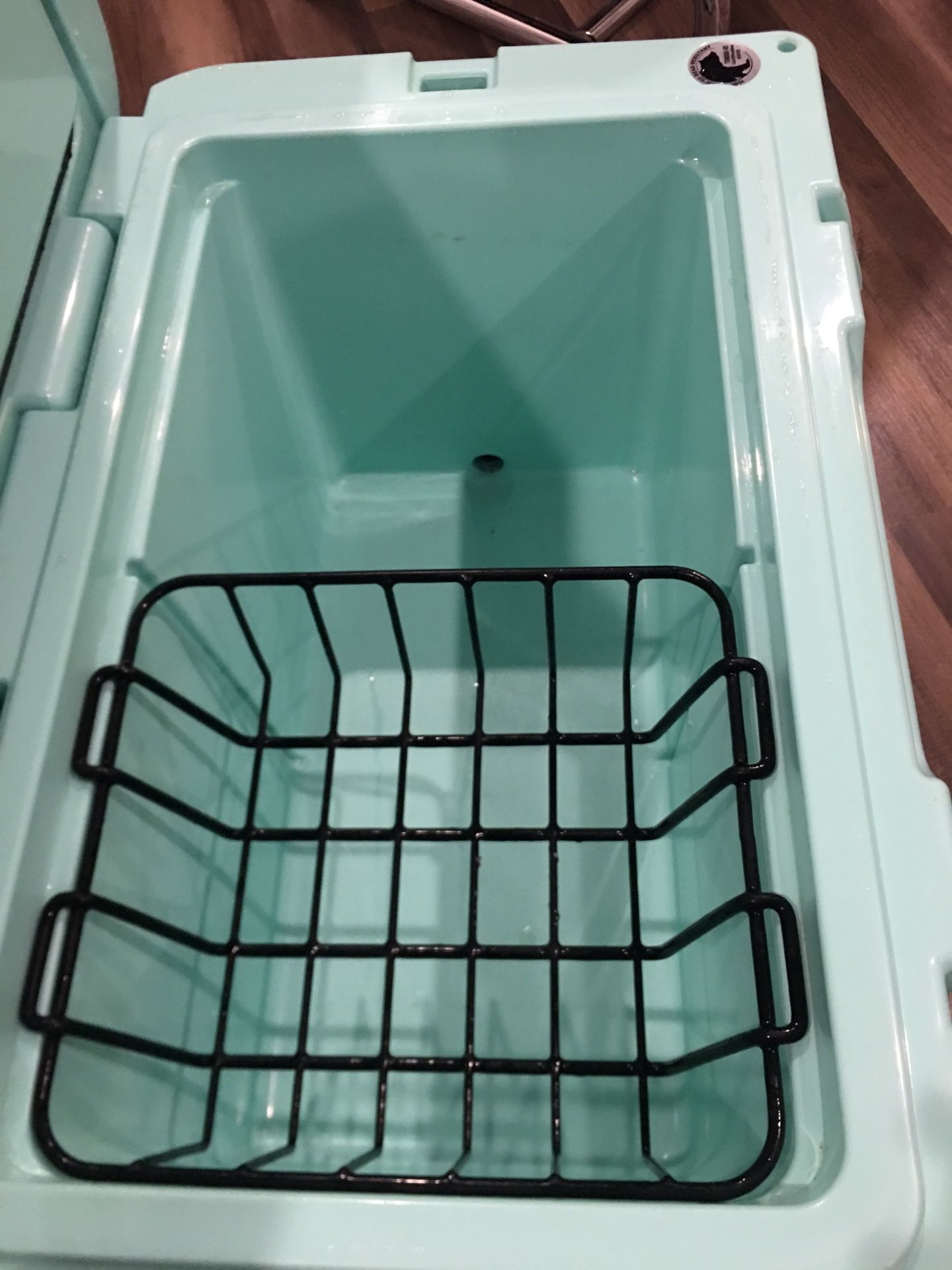 Yeti Cooler 75 for Sale in Pasadena, CA - OfferUp