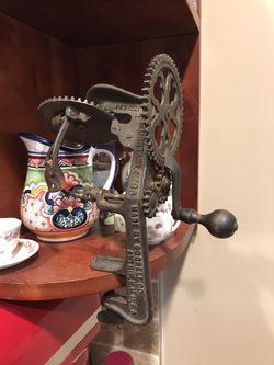 ANTIQUE APPLE PEELER