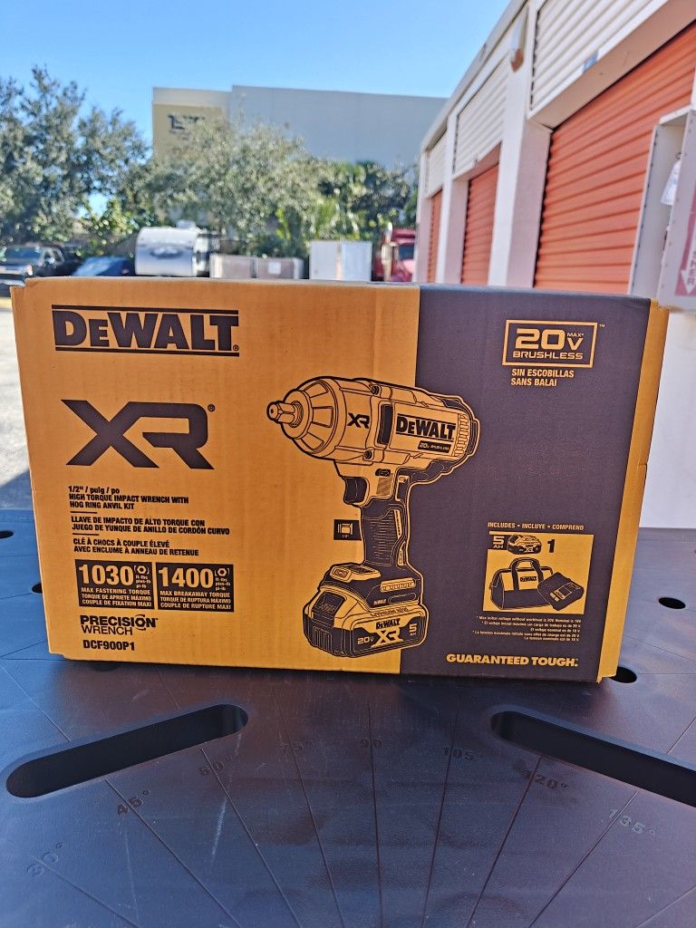 DeWalt High Torque Impact Wrench Kit