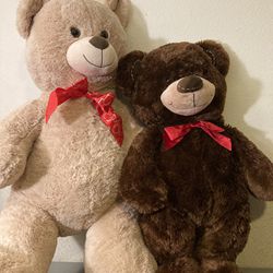 2 BIG Teddy bears they’re really cute good for Mother’s Day 💐💐💐