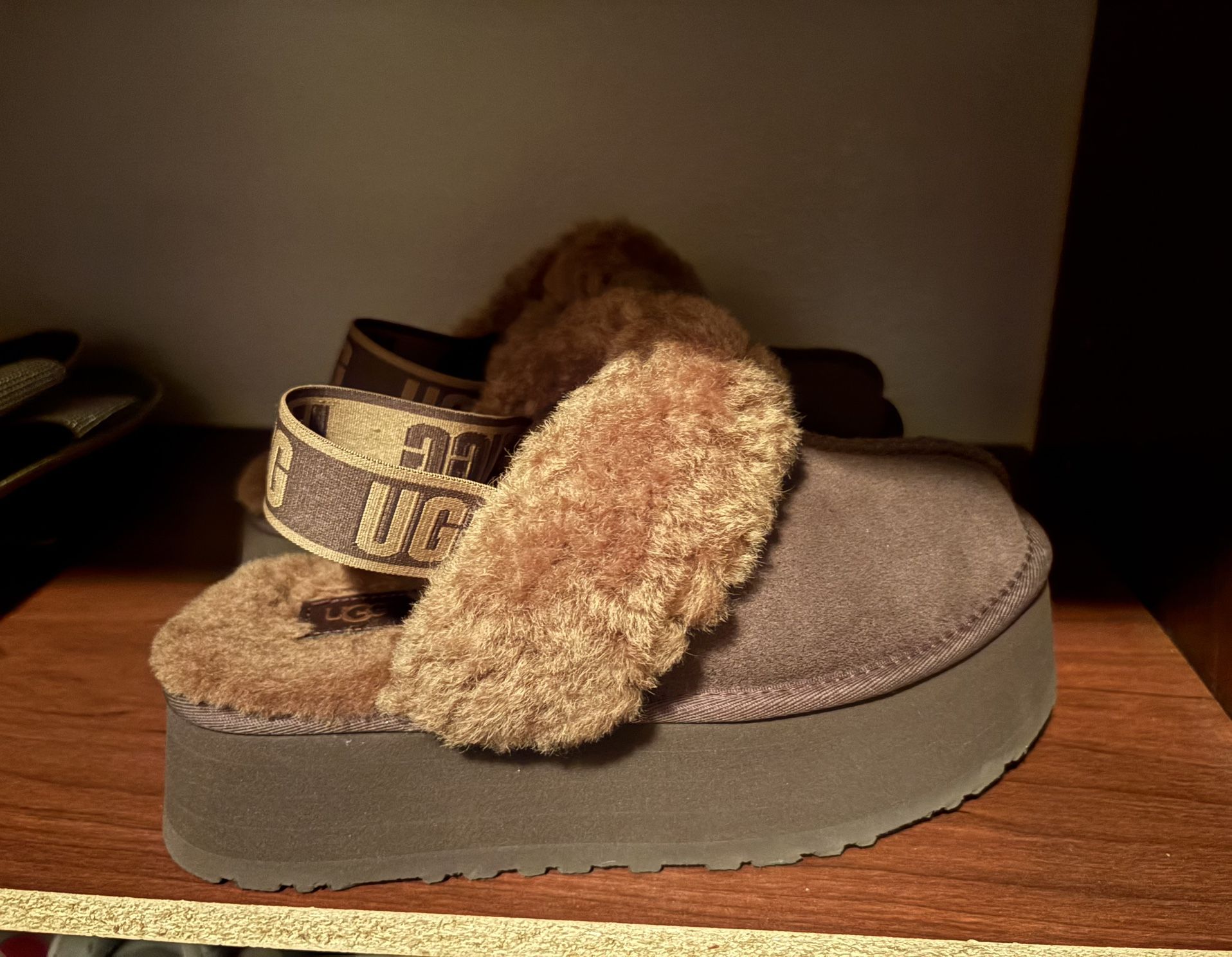 UGG Funkette Size 9 Burnt cedar