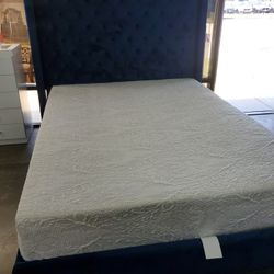 QUEEN BED FRAME MATTRES SOLD SEPARATELY NEW IN BOX βοΈ 1714586,2564