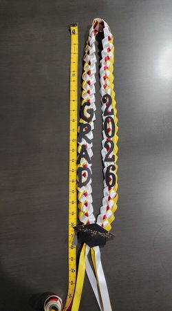 🎓 Graduation Ribbon Lei – $20 🎓