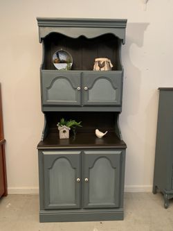 Farmhouse hutch