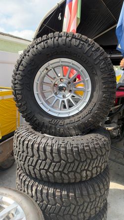 35x12.50 TrailTex R/T Tires and fuel rims