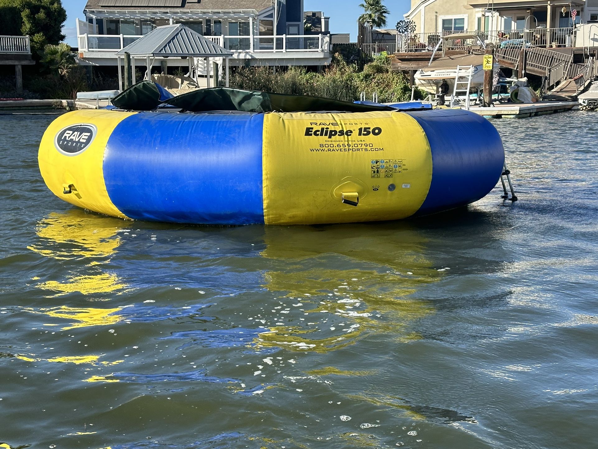 RAVE ECLIPSE 150 Water Trampoline