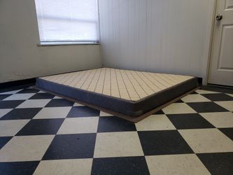 Queen size boxspring - can DELIVER almost anywhere for $20 extra - gently used and in very good condition 😍