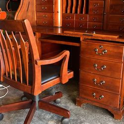 Beautiful Wood Desk With Chair And Tons Of Storage 