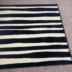 Area Rug $10