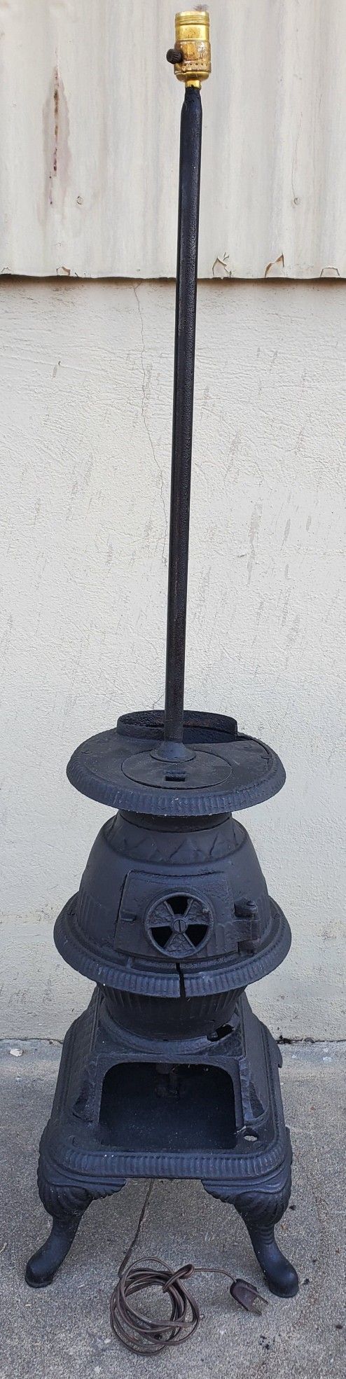 VINTAGE CAST IRON POT BELLY STOVE FLOOR DESK TABLE LAMP 27” Base