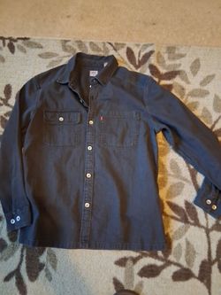 Levi's mens black jean shirt. New. Medium