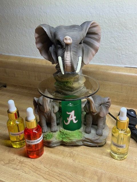 New, Price Firm, DIFFUSER ELEPHANT FRAGRANCE WARMER (THREE Oil fragrances)
