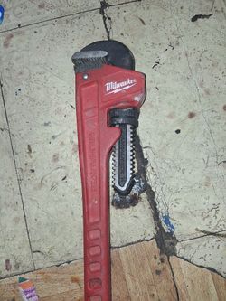 Milwaukee 18in pipe wrench