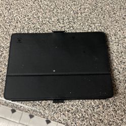 Fully Functional iPad with Cracked Screen - Ideal for Parts or DIY Repair