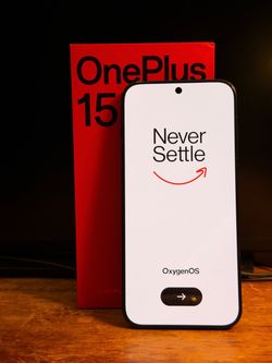 OnePlus 15 - 256GB - Factory Unlocked (Infinite Black) + OEM Charger & Aramid Case⁠