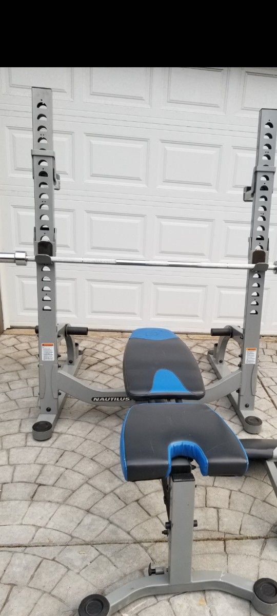 bench press squat rack n weights 💪