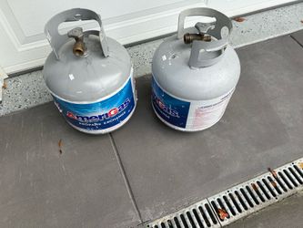 Two empties propanes (good condition)
