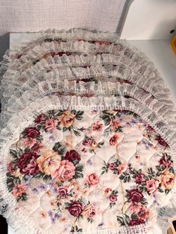 Floral Quilted Placemats with Lace Trim – Set