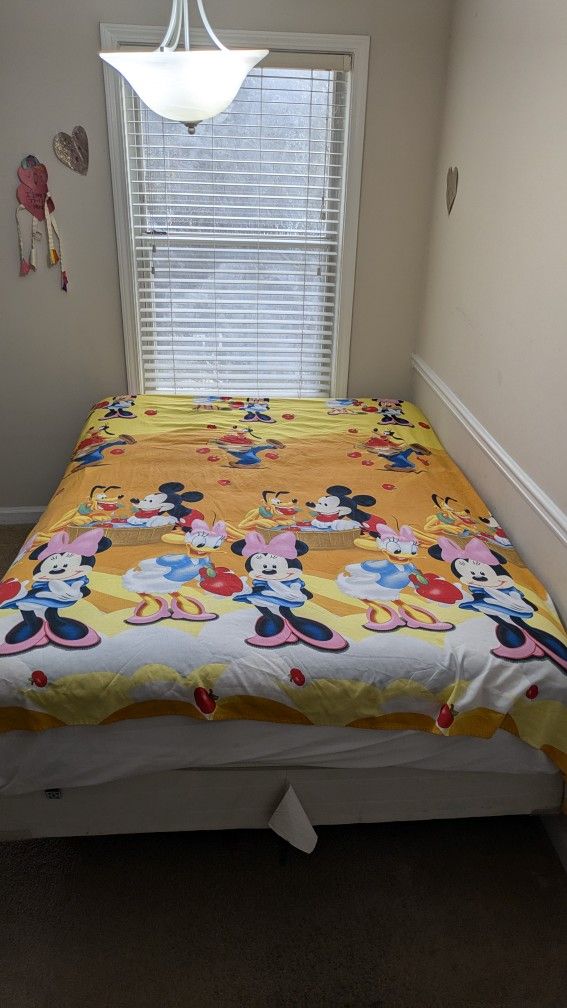 Queen Size Bed / Iron Frame / Box / Mattress