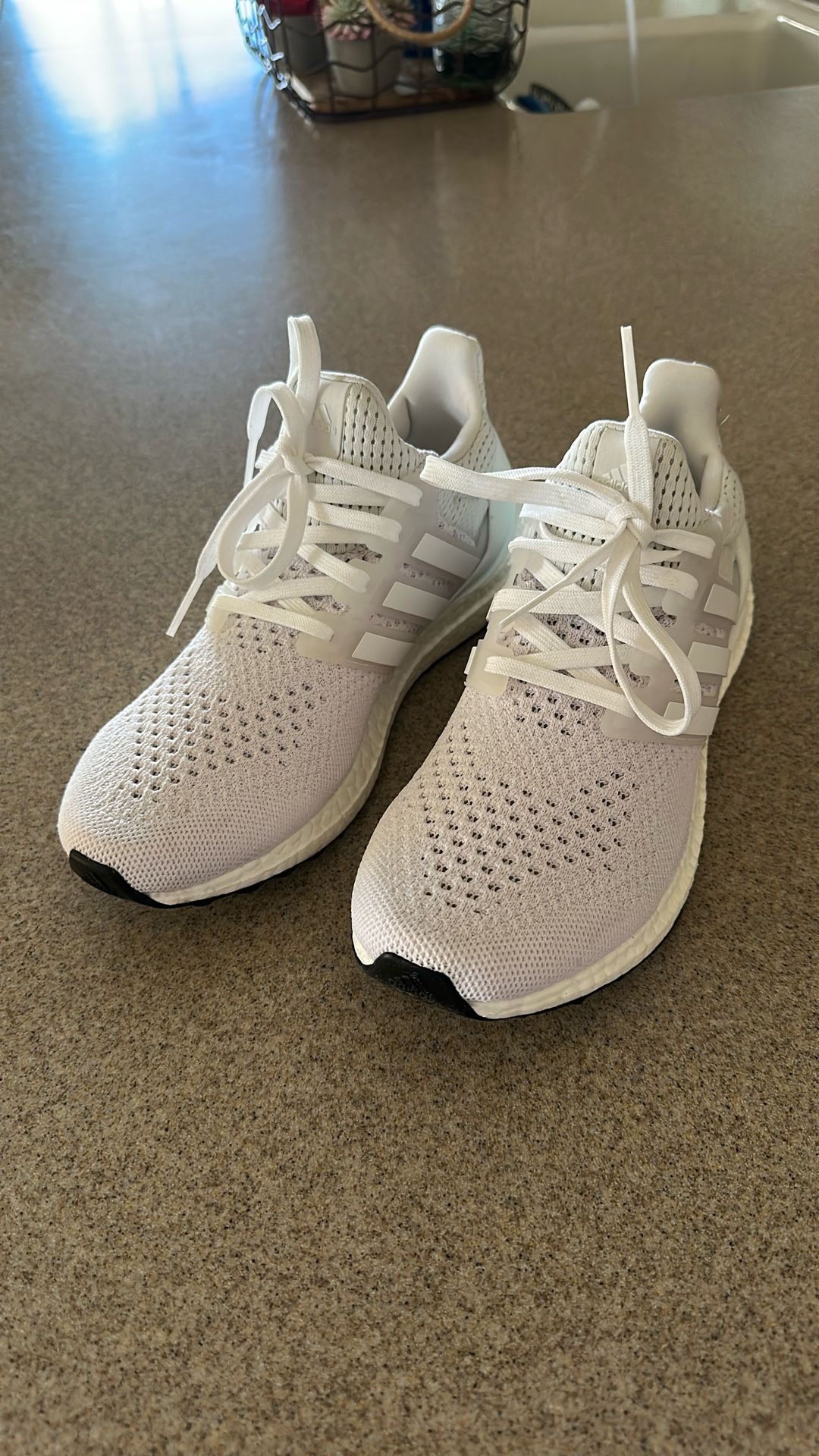 Adidas Ultra boost ( Women 7.5 )